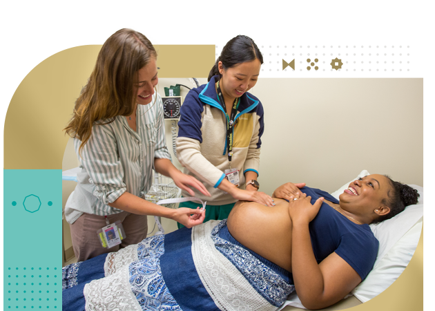 Female nurse and student nurse tend to prengant female patient